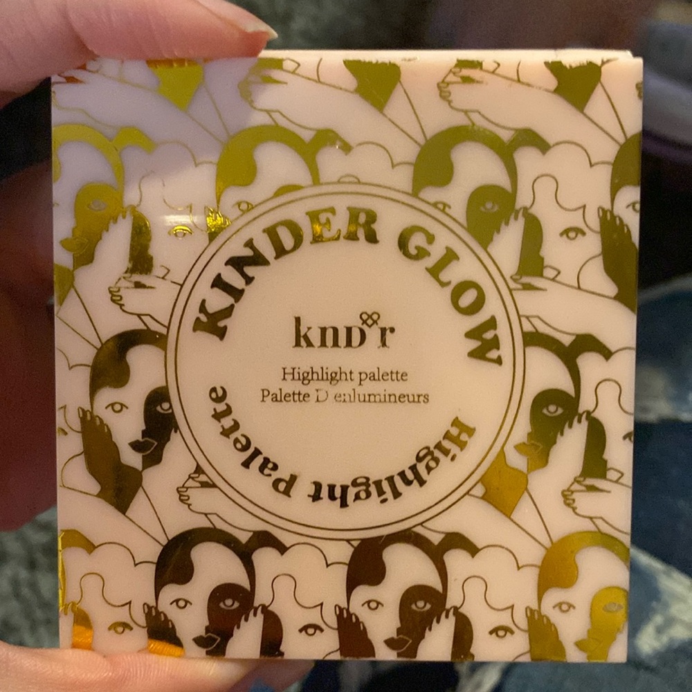 Kinder glow highlight palette